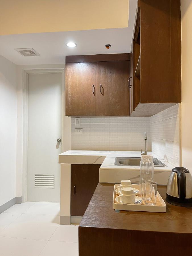 Airo Suites Makati Pasay Eksteriør billede