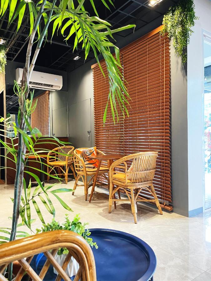 Airo Suites Makati Pasay Eksteriør billede