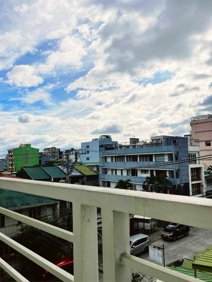 Airo Suites Makati Pasay Eksteriør billede
