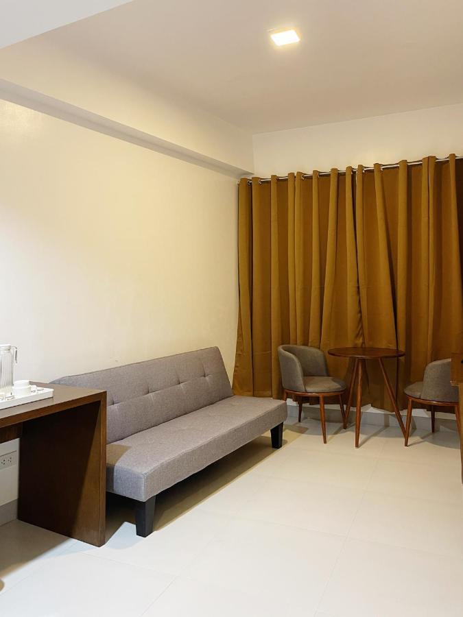 Airo Suites Makati Pasay Eksteriør billede